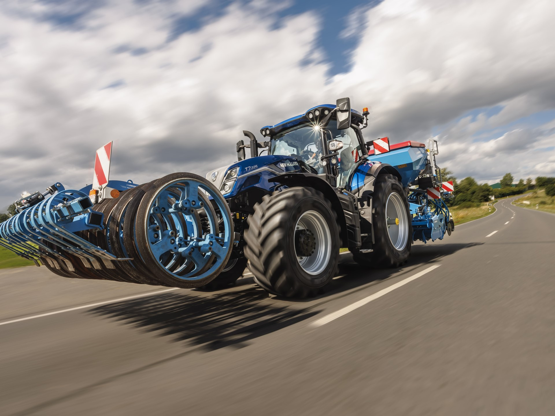 Новите трактори T7 със стандартна колесна база - нови технологии, производителност и стил