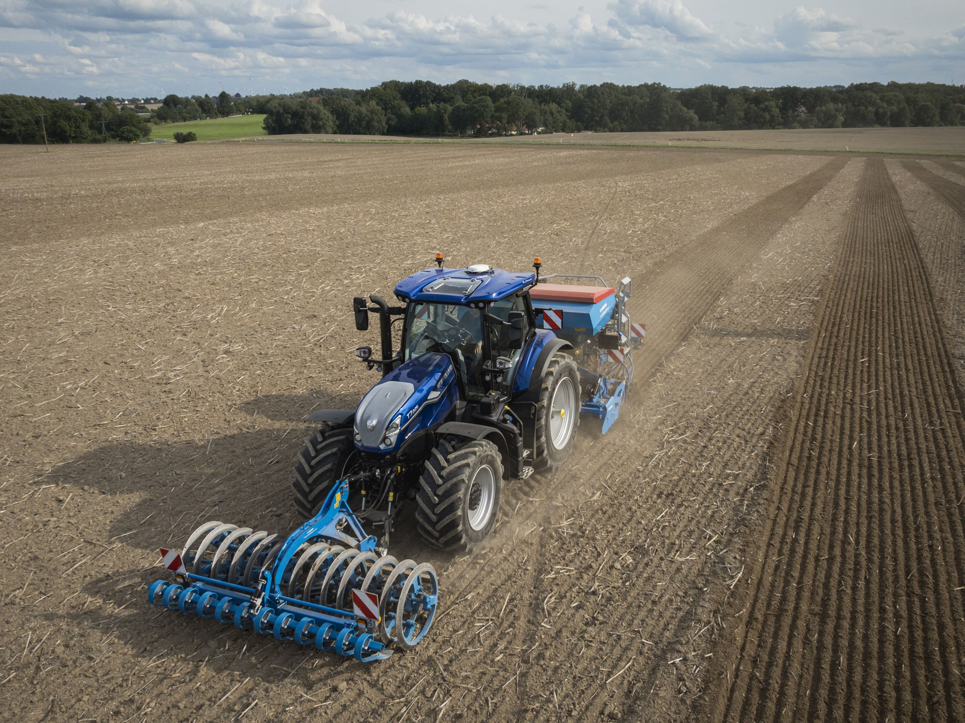 Новите трактори T7 със стандартна колесна база - нови технологии, производителност и стил