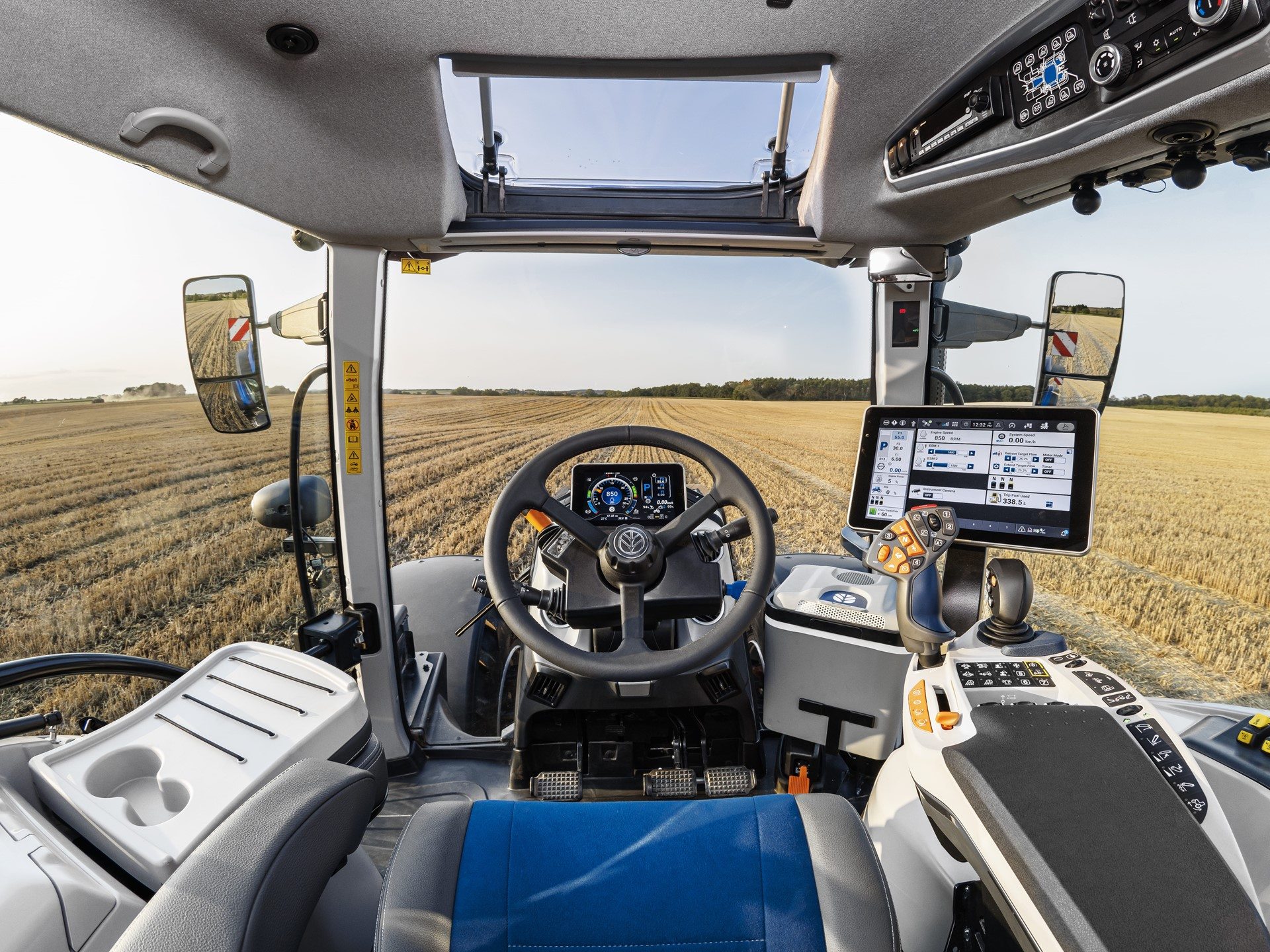 Новите трактори T7 със стандартна колесна база - нови технологии, производителност и стил