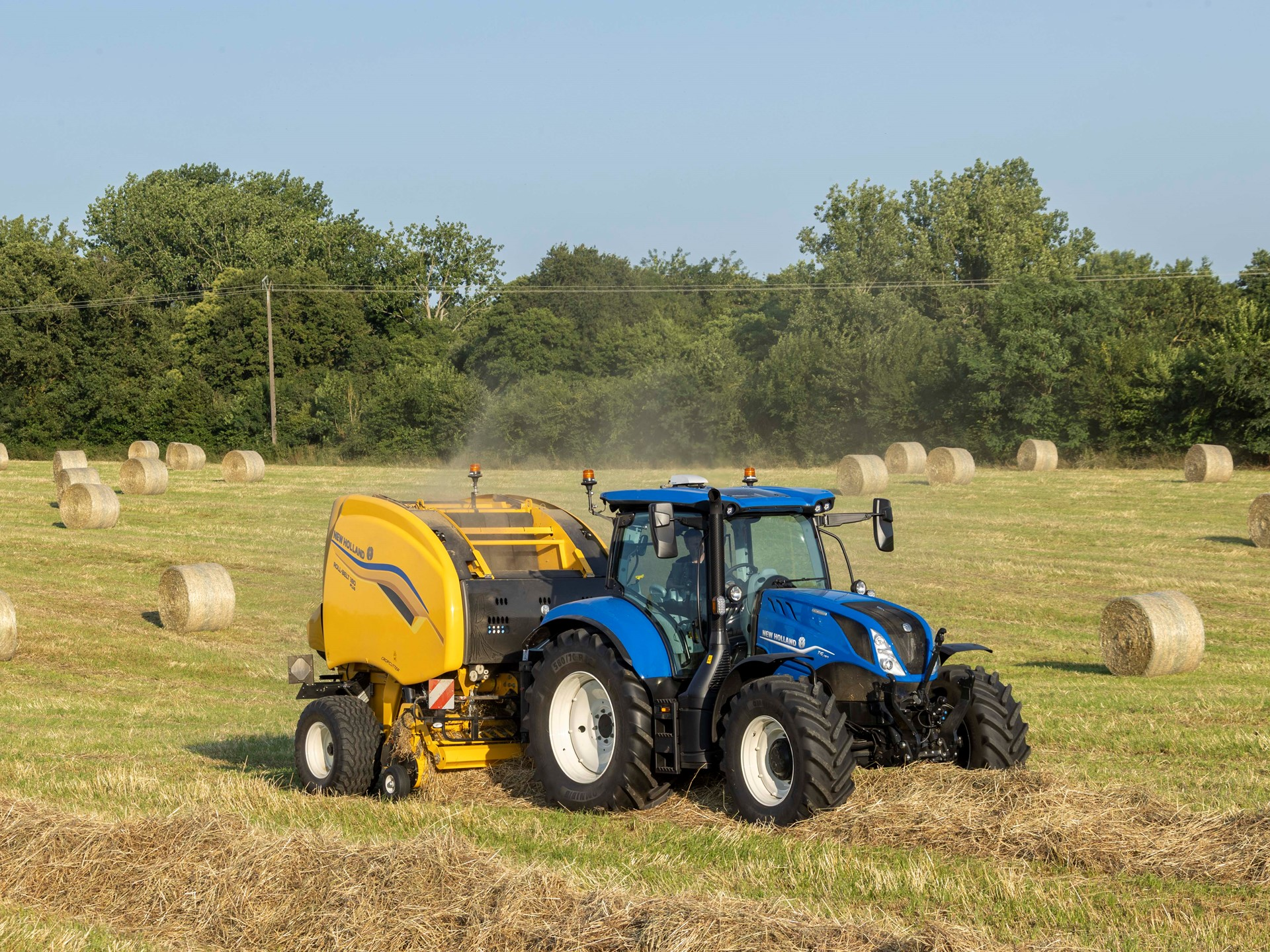 New Holland пуска на пазара балиращи машини Roll-Belt™ с променлива камера, с подобрени технологични характеристики и издръжливост, както и нова компостируема о