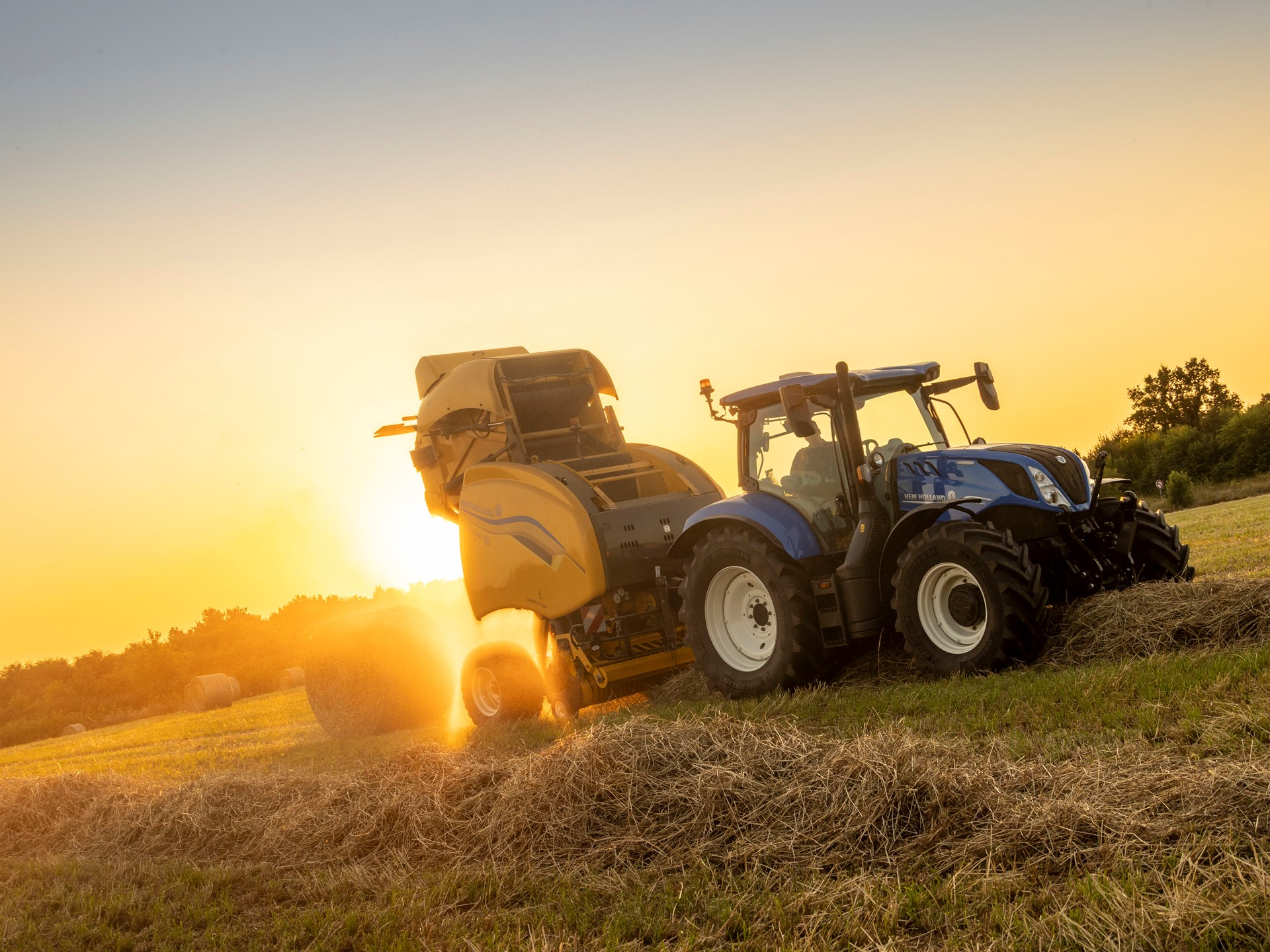 Roll-Belt™ 180 PLUS и 150 PLUS: Нови променливи камери за балиране, подсилени от подобрена технология, свързаност и издръжливост