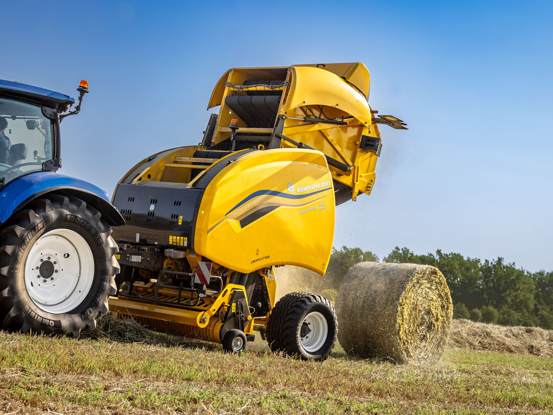 Roll-Belt™ 180 PLUS и 150 PLUS: Нови променливи камери за балиране, подсилени от подобрена технология, свързаност и издръжливост