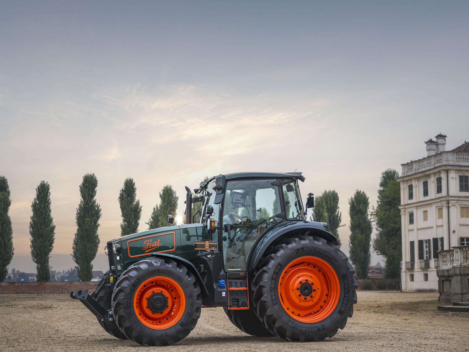 Впечатляващият концептуален трактор Il Trattore отдава почит на стила, който е в основата на италианското наследство на New Holland