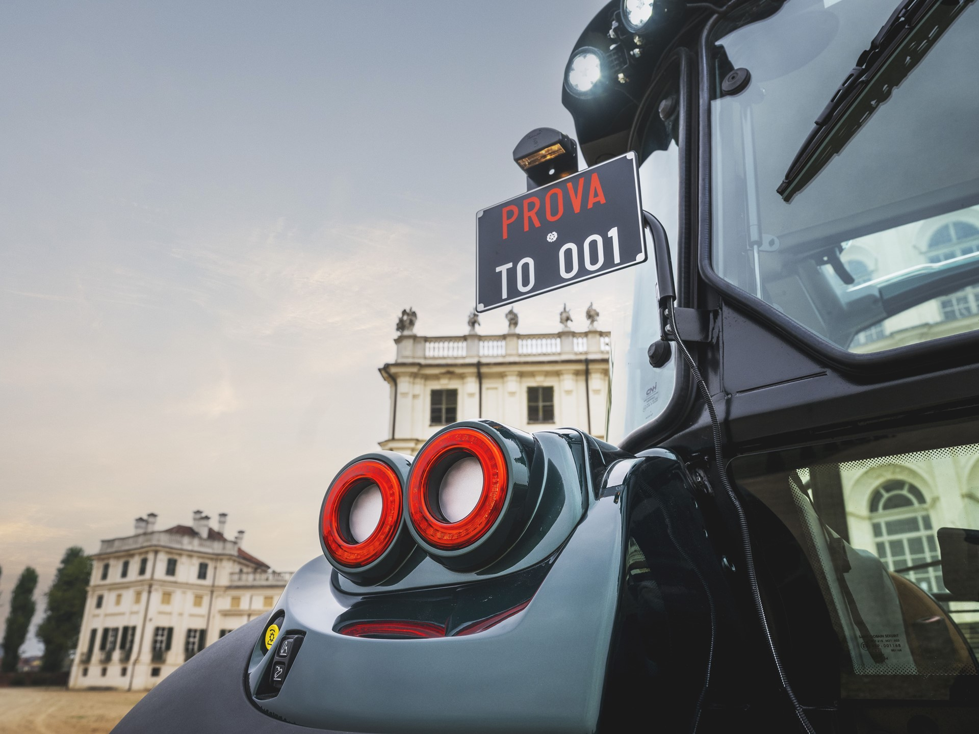 Впечатляващият концептуален трактор Il Trattore отдава почит на стила, който е в основата на италианското наследство на New Holland