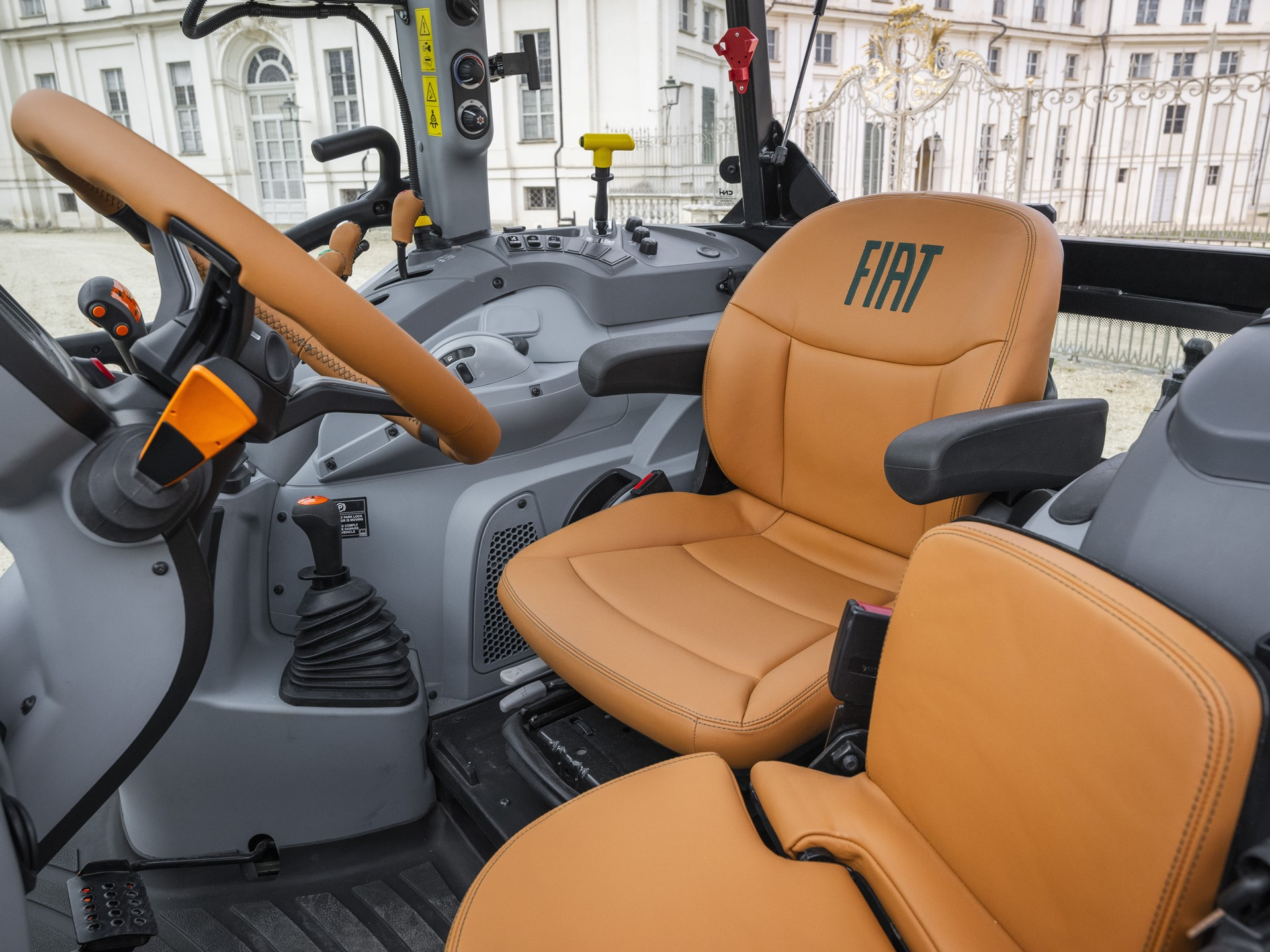 Впечатляващият концептуален трактор Il Trattore отдава почит на стила, който е в основата на италианското наследство на New Holland