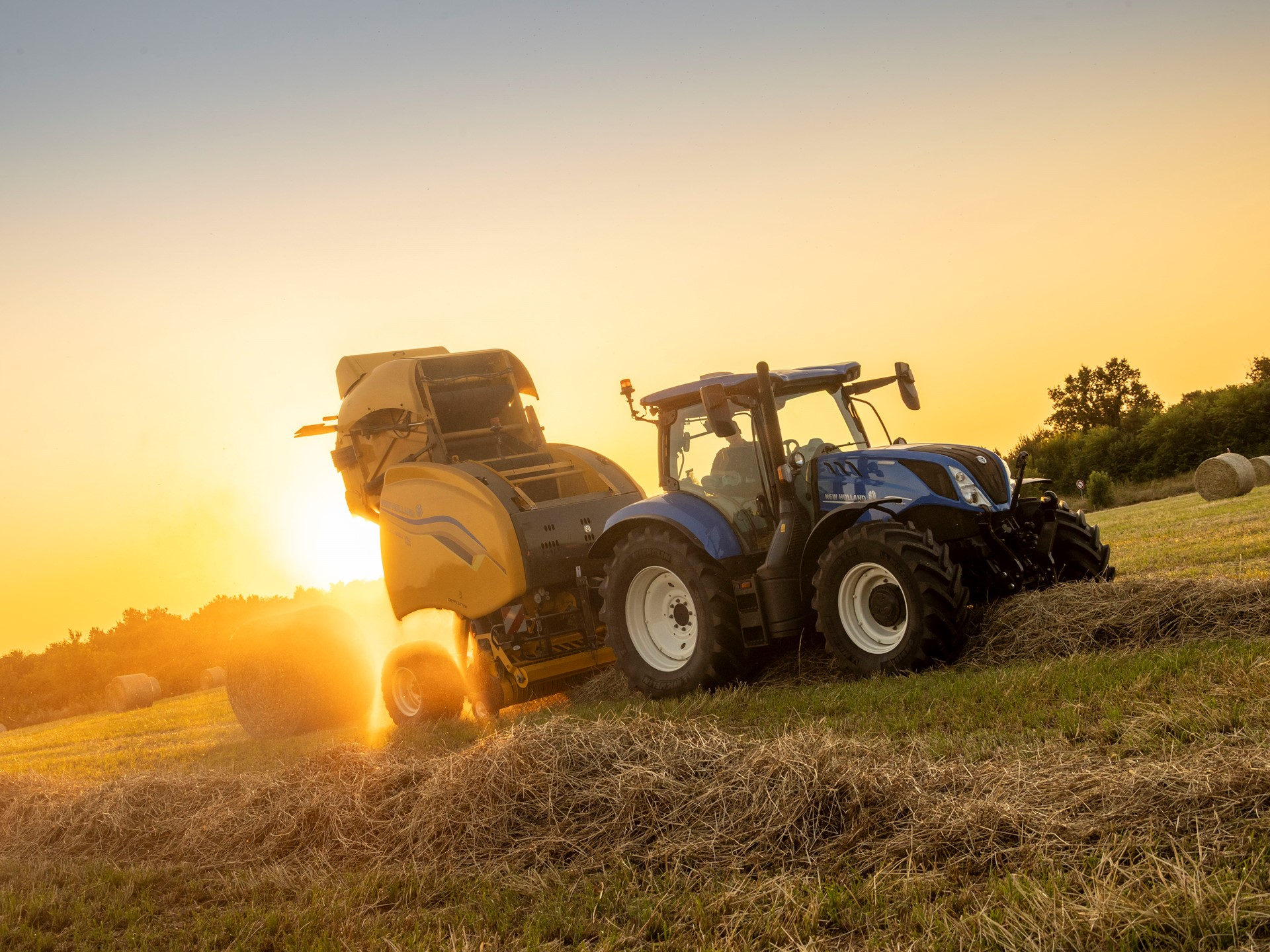 New Holland пуска на пазара балиращи машини Roll-Belt™ с променлива камера, с подобрени технологични характеристики и издръжливост, както и нова компостируема о