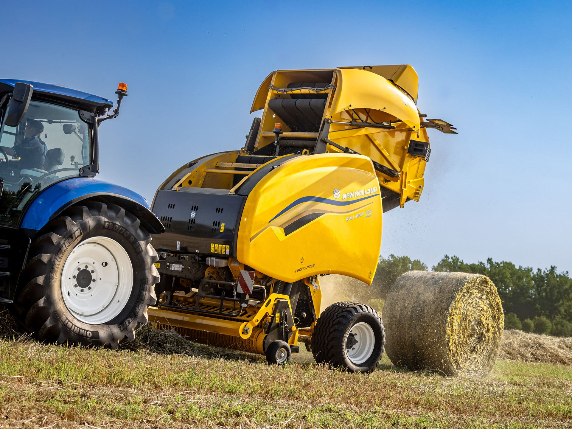 New Holland пуска на пазара балиращи машини Roll-Belt™ с променлива камера, с подобрени технологични характеристики и издръжливост, както и нова компостируема о