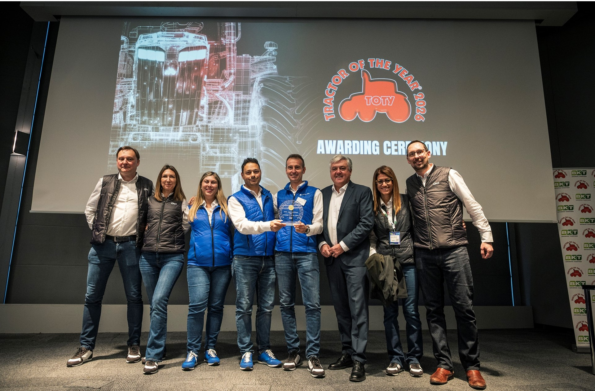 New Holland T4.120F Auto Command спечели най-високото отличие в категорията „Специализирани трактори“ на престижните награди Tractor of the Year 2026 (TOTY).