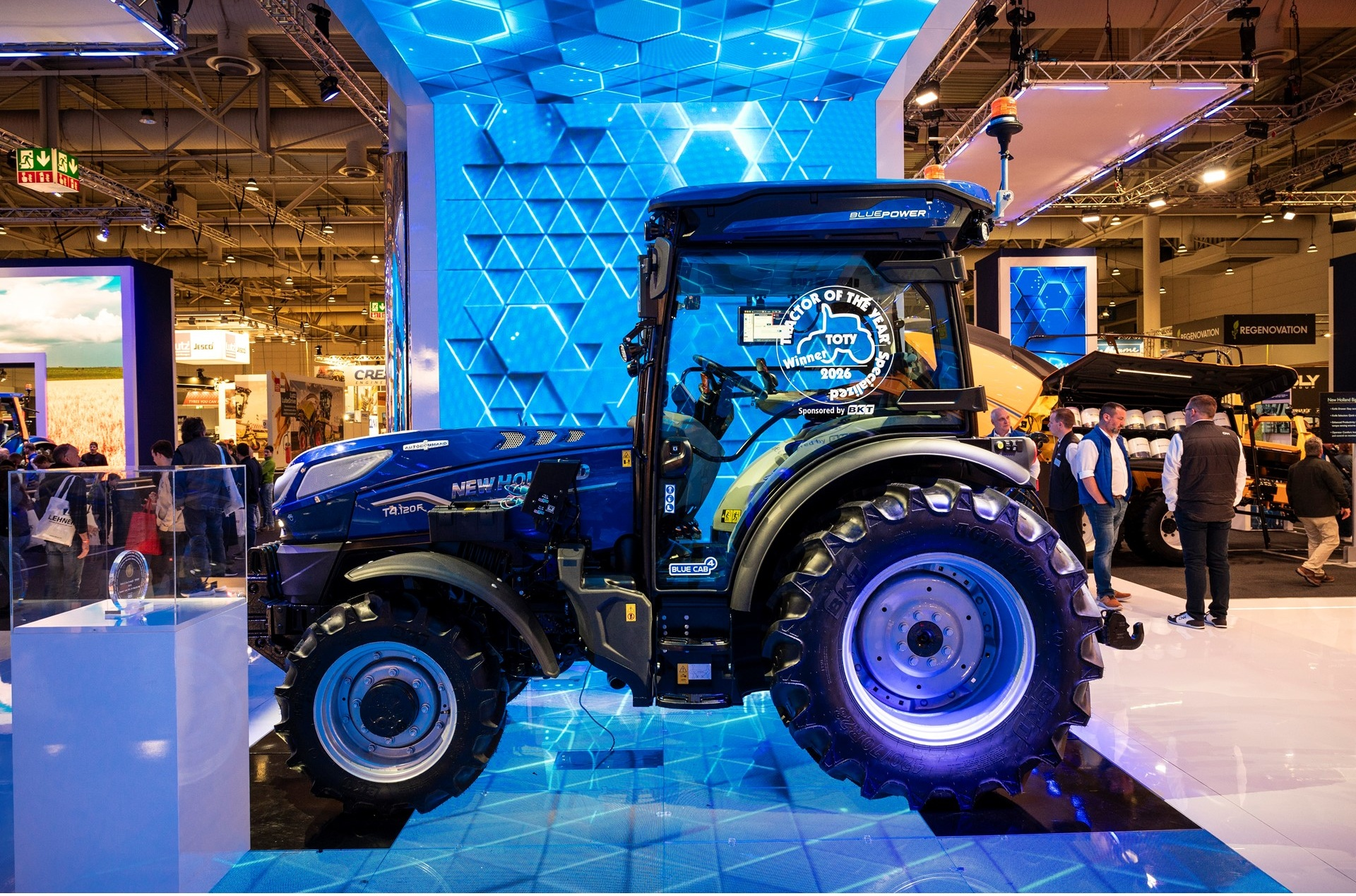 New Holland T4.120F Auto Command спечели най-високото отличие в категорията „Специализирани трактори“ на престижните награди Tractor of the Year 2026 (TOTY).