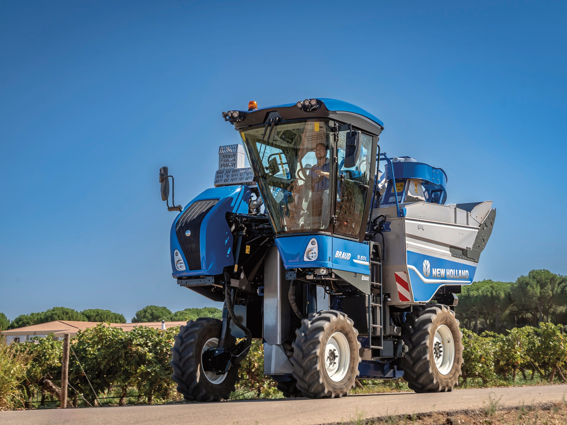 New Holland отбелязва 50 години иновации на Braud с мощни нови решения за лозя на SITEVI 2025