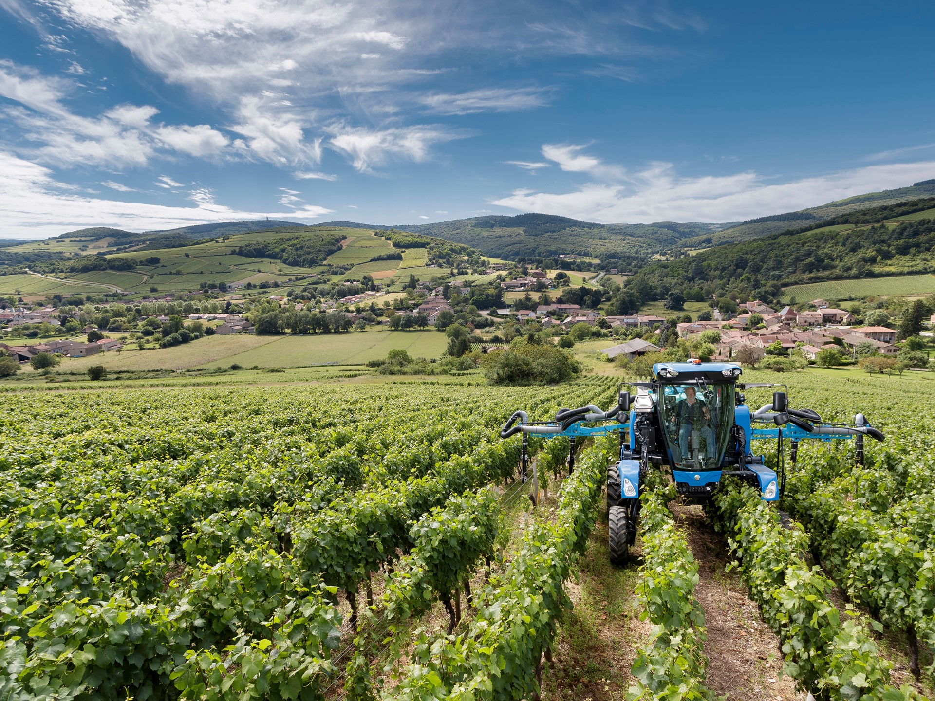 New Holland подобрява гамата си от трактори и комбайни за тесни лозя за по-голяма ефективност