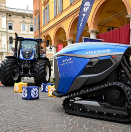 New Holland представя иновации и дизайн в земеделието на Motor Valley Fest 2026 в Италия Автономният робот R4 и тракторът T7.340 HD демонстрират модерни техноло