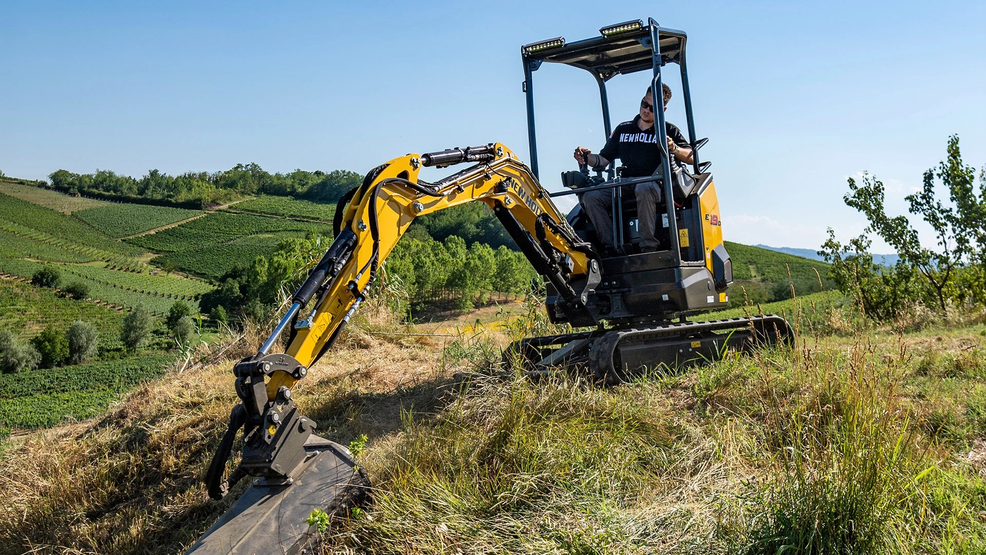 Мини екскаватори New Holland строителна техника Интерагри България
