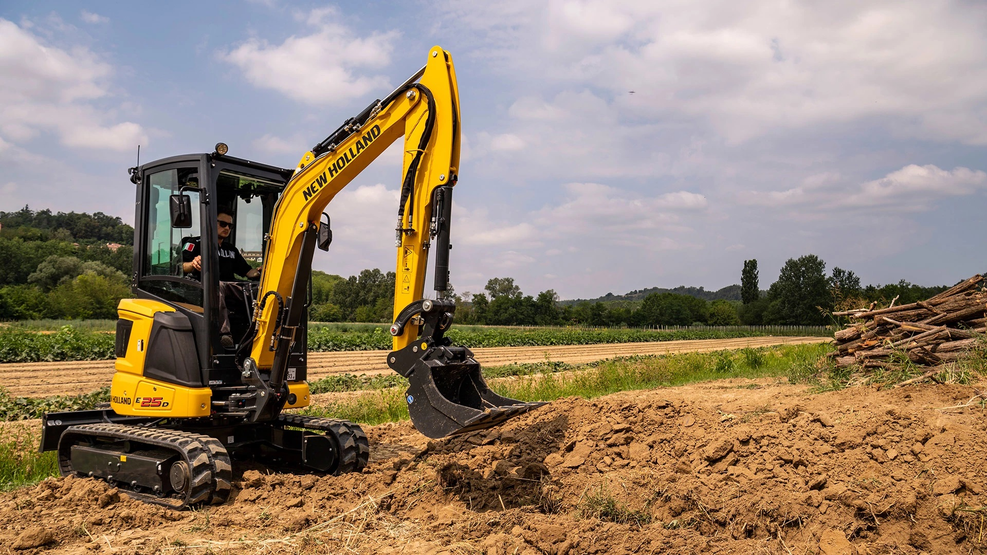 Мини екскаватори New Holland строителна техника Интерагри България