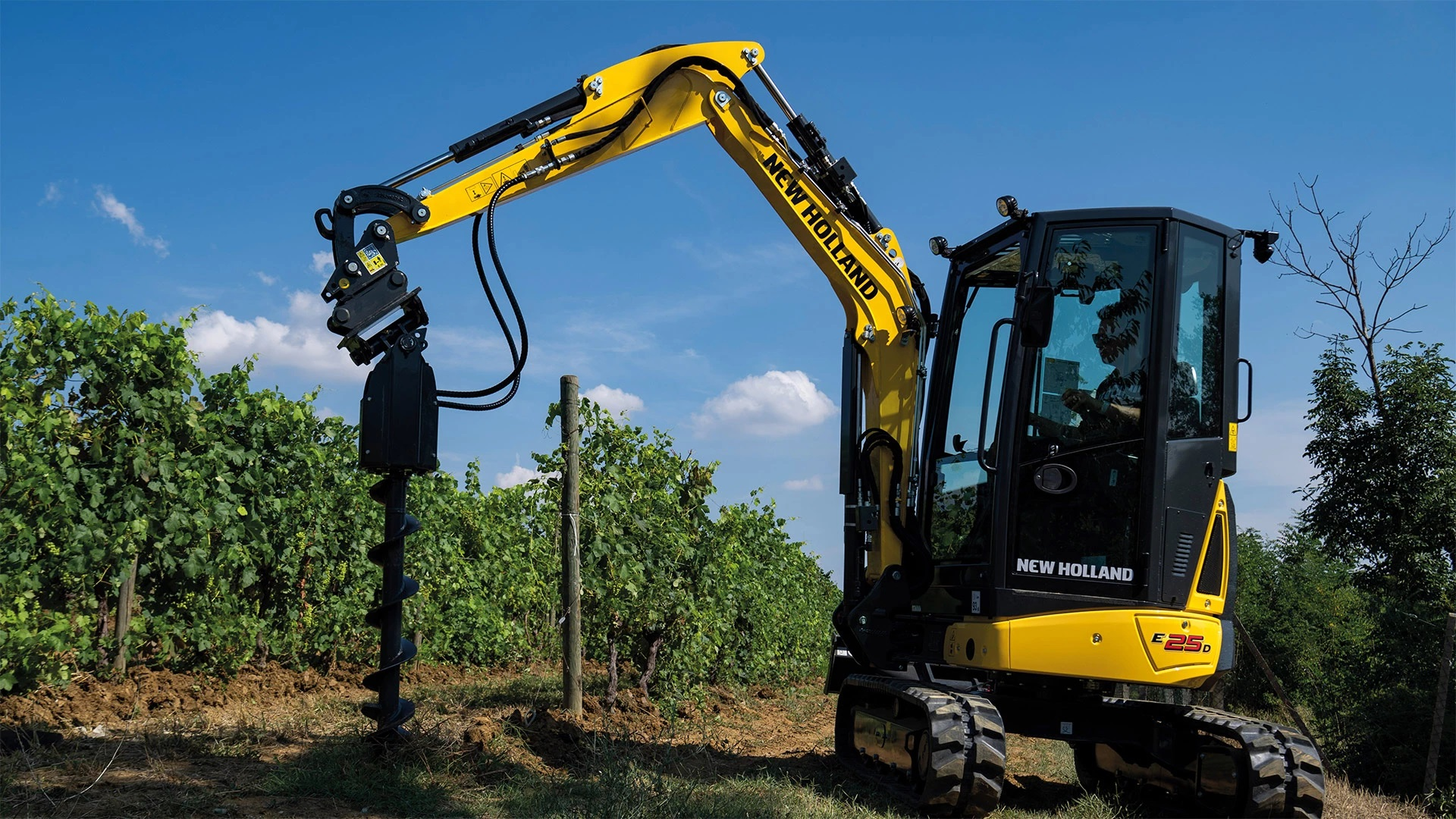 Мини екскаватори New Holland строителна техника Интерагри България