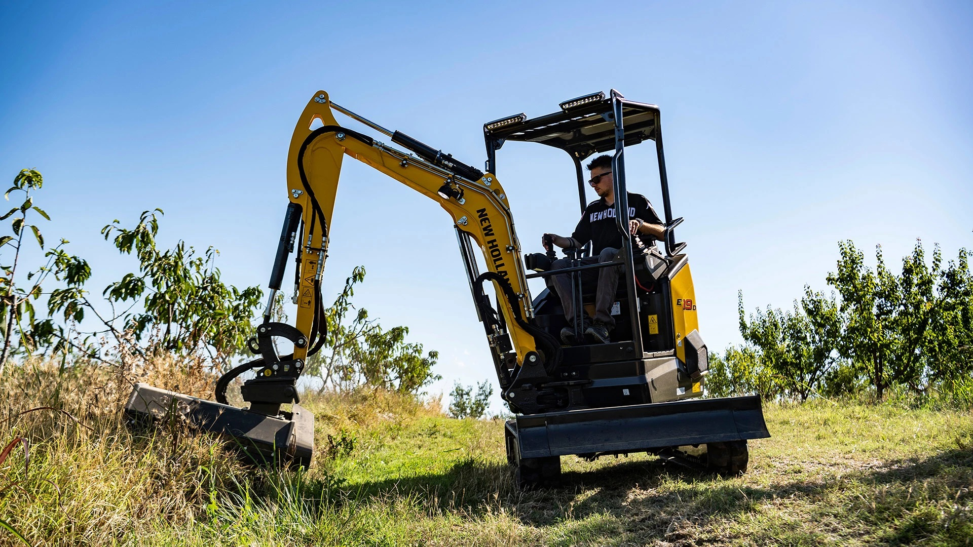 Мини екскаватори New Holland строителна техника Интерагри България