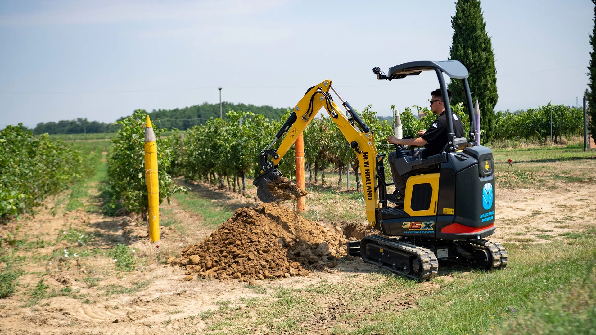 Мини екскаватори New Holland строителна техника Интерагри България