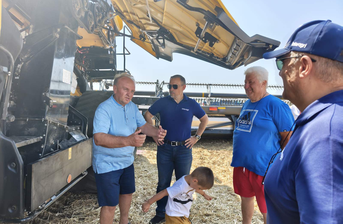 New Holland CR11: Революция в жътвата – първа масова демонстрация край Бяла Слатина с домакин Пламен Пенчев.